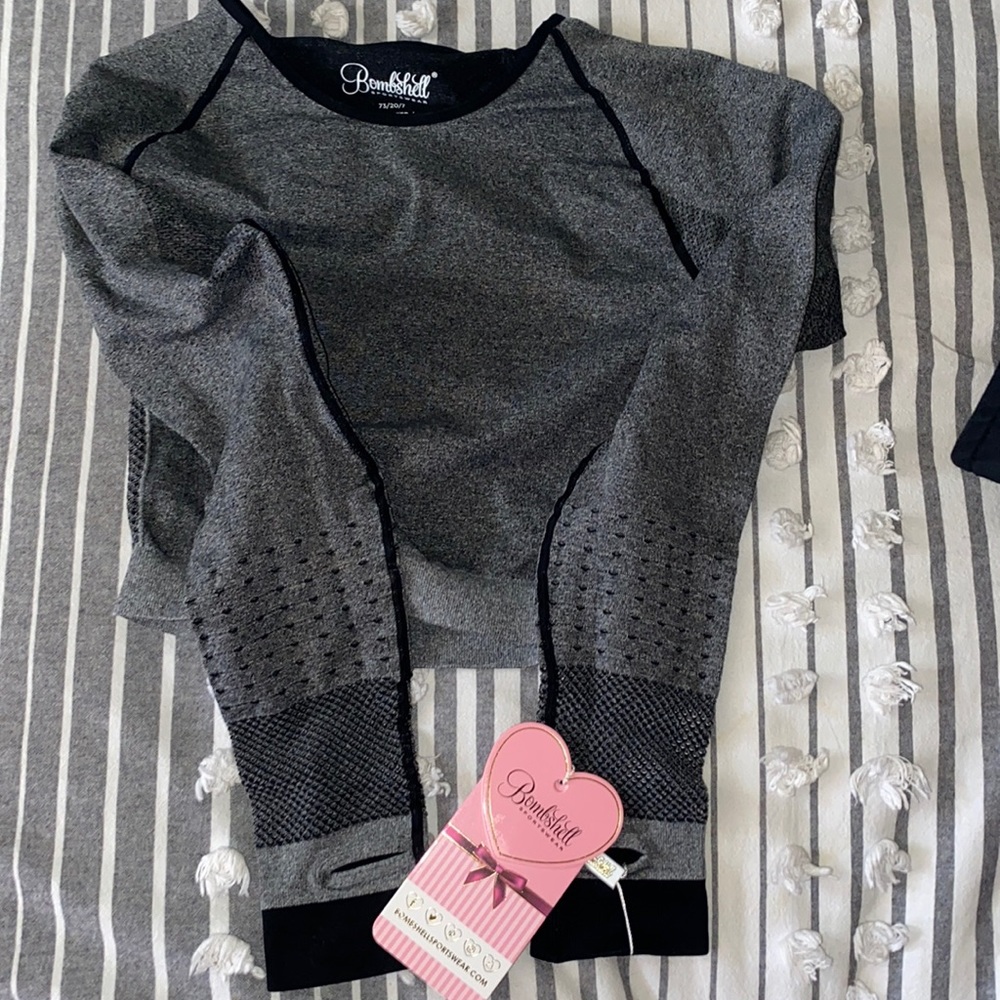 XS/S - BOMBSHELL TOP & LEGGINGS